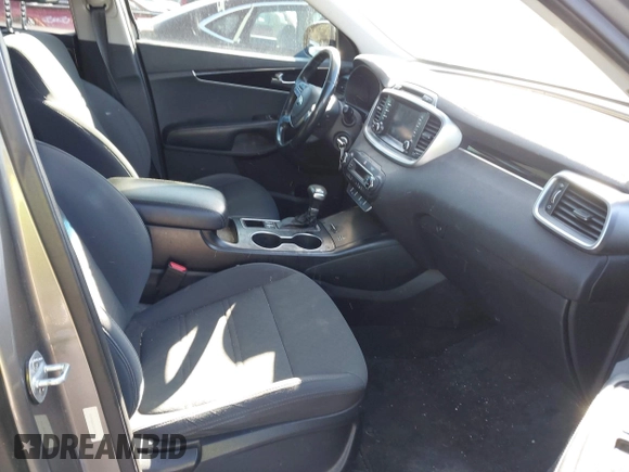 2019 Kia Sorento LX z VIN 5XYPGDA33KG537470, wystawiony jako IAAI lot #41970865 z przebiegiem 77 010 mil mil oraz . Historia ofert i sprzedaży dostępna na DreamBid. Obrazek 5.