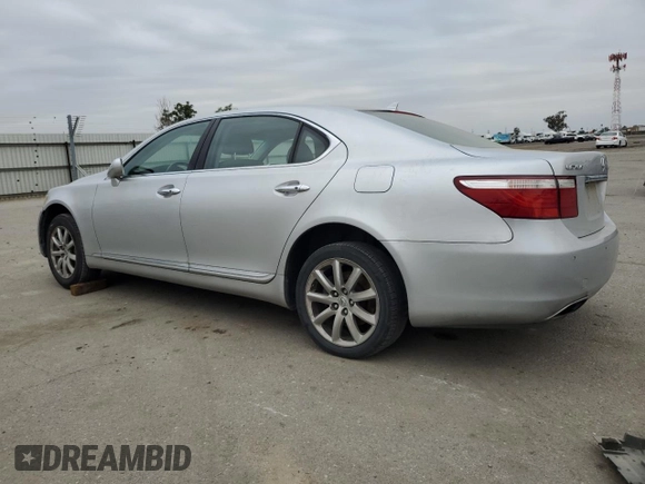 2007 Lexus LS 460 L z VIN JTHGL46F775001036, wystawiony jako Copart lot #53538495 z przebiegiem 133 138 mil mil oraz Szkody całkowita. Historia ofert i sprzedaży dostępna na DreamBid. Obrazek 2.