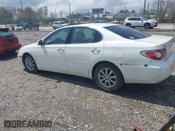 2002 Lexus ES 300 with VIN JTHBF30G220039194, listed as a IAAI auction lot 41964641 with 275,733 mi miles. Bid and sale history available at carsss.com. Image 3.