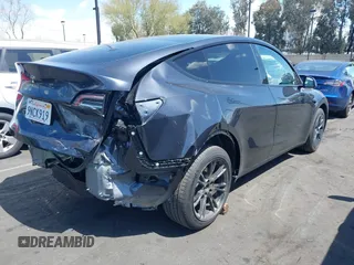 2024 Tesla Model Y Long Range with VIN 7SAYGDEE6RF127475, listed as a IAAI auction lot 41919580 with 19,395 mi miles. Bid and sale history available at carsss.com. Image 4.