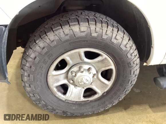 2018 Ram 2500 Tradesman с VIN 3C6UR4HJ8JG274627, выставлен на аукционе IAAI как лот 42575840 с пробегом 152 686 миль миль и . История ставок и продаж доступна на DreamBid. Изображение 52.