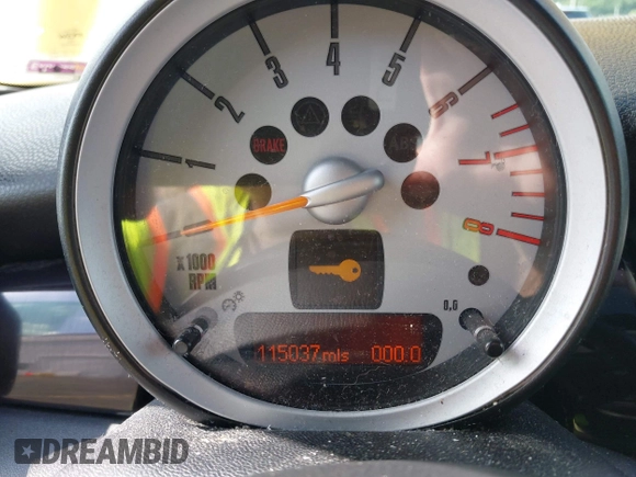 2009 MINI Hardtop S z VIN WMWMF73579TT97876, wystawiony jako IAAI lot #42500156 z przebiegiem 115 037 mil mil oraz . Historia ofert i sprzedaży dostępna na DreamBid. Obrazek 7.