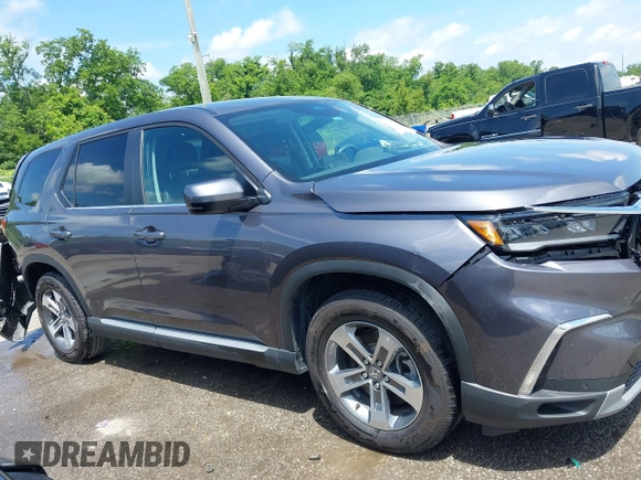 2025 Honda Pilot EX-L z VIN 5FNYG2H43SB010172, wystawiony jako IAAI lot #42262312 z przebiegiem 9 853 mil mil oraz . Historia ofert i sprzedaży dostępna na DreamBid. Obrazek 13.