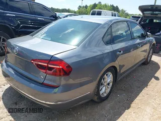 2018 Volkswagen Passat S z VIN 1VWAA7A32JC022159, wystawiony jako IAAI lot #41988875 z przebiegiem 121 598 mil mil oraz . Historia ofert i sprzedaży dostępna na DreamBid. Obrazek 4.