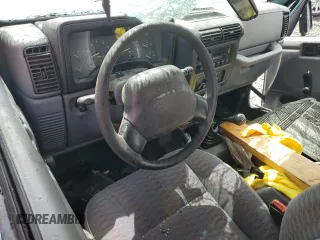 1998 Jeep Wrangler Sport z VIN 1J4FY19S8WP788484, wystawiony jako Copart lot #50835275 z przebiegiem Nie podano mil oraz Szkoda całkowita • Salvage title. Historia ofert i sprzedaży dostępna na DreamBid. Obrazek 8.