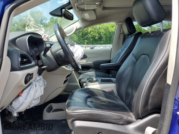 2020 Chrysler Pacifica Limited with VIN 2C4RC1GG0LR284747, listed as a Copart auction lot 59002405 with 68,873 mi miles and Salvage title. Bid and sale history available at DreamBid. Image 7.