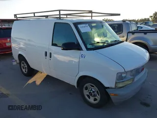2004 GMC Safari Cargo with VIN 1GTDM19X04B504523, listed as a IAAI auction lot 41028946 with 191,471 mi miles. Bid and sale history available at carsss.com. Image 1.