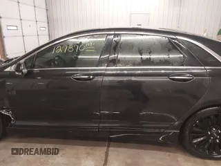 2015 Lincoln MKZ z VIN 3LN6L2J95FR620390, wystawiony jako IAAI lot #41586267 z przebiegiem 127 870 mil mil oraz . Historia ofert i sprzedaży dostępna na DreamBid. Obrazek 14.