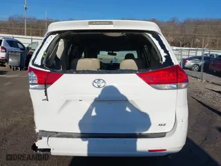 2013 Toyota Sienna XLE AAS with VIN 5TDYK3DC8DS402418, listed as a IAAI auction lot 41752030 with 193,390 mi miles. Bid and sale history available at carsss.com. Image 17.