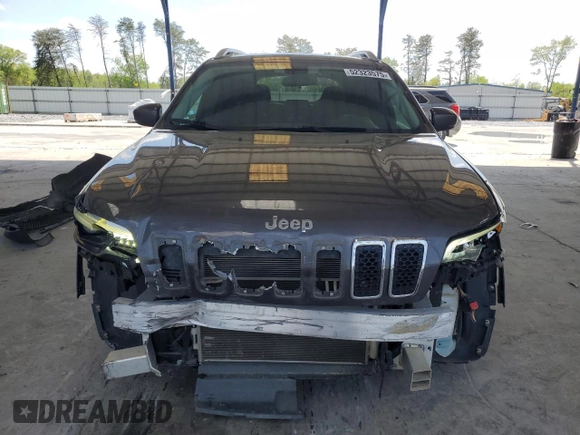 2019 Jeep Cherokee Latitude Plus z VIN 1C4PJLLB7KD241334, wystawiony jako Copart lot #52323575 z przebiegiem 82 570 mil mil oraz Szkoda całkowita • Salvage title. Historia ofert i sprzedaży dostępna na DreamBid. Obrazek 5.