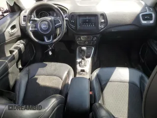 2018 Jeep Compass Latitude z VIN 3C4NJDBB1JT336317, wystawiony jako Copart lot #50824635 z przebiegiem 100 173 mil mil oraz Szkody całkowita. Historia ofert i sprzedaży dostępna na DreamBid. Obrazek 8.