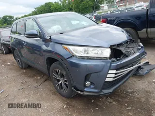 2019 Toyota Highlander LE z VIN 5TDBZRFHXKS964721, wystawiony jako IAAI lot #42379601 z przebiegiem 77 293 mil mil oraz . Historia ofert i sprzedaży dostępna na DreamBid. Obrazek 1.