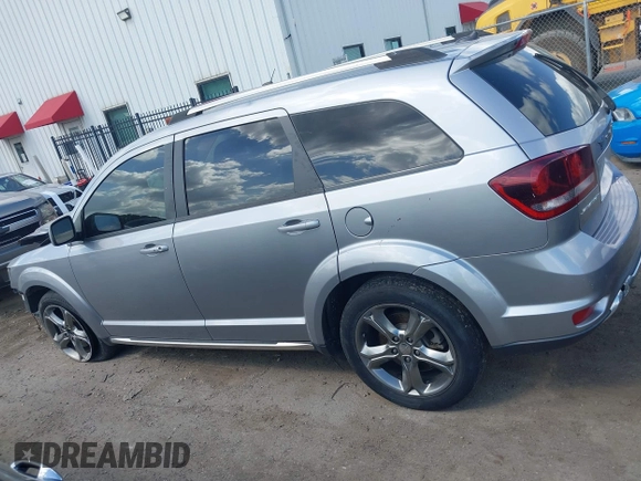 2017 Dodge Journey Crossroad Plus z VIN 3C4PDCGB7HT617499, wystawiony jako IAAI lot #42531173 z przebiegiem 176 182 mil mil oraz . Historia ofert i sprzedaży dostępna na DreamBid. Obrazek 14.