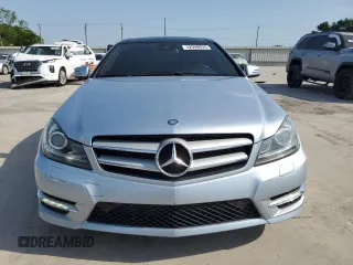 2013 Mercedes-Benz C 250 z VIN WDDGJ4HB5DF957872, wystawiony jako Copart lot #52999035 z przebiegiem 155 348 mil mil oraz Czysty tytuł • Clean title. Historia ofert i sprzedaży dostępna na DreamBid. Obrazek 5.