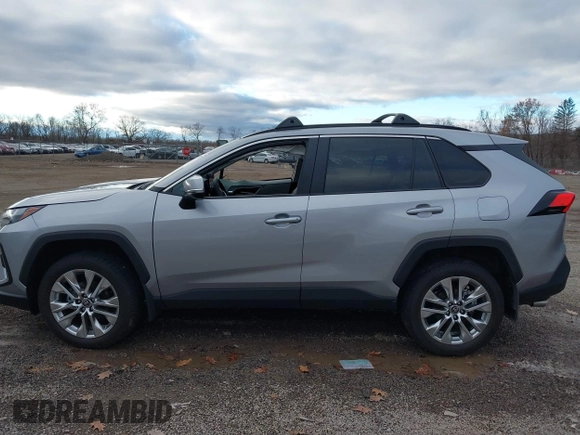 2024 Toyota RAV4 XLE Premium with VIN 2T3A1RFV4RC476514, listed as a IAAI auction lot 40829477 with 2,482 mi miles. Bid and sale history available at carsss.com. Image 15.