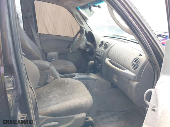 2004 Jeep Liberty Sport with VIN 1J4GL48K64W263786, listed as a IAAI auction lot 41825993 with 256,640 mi miles. Bid and sale history available at carsss.com. Image 5.