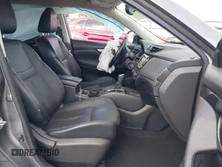 2017 Nissan Rogue SL z VIN JN8AT2MV9HW018040, wystawiony jako IAAI lot #42363401 z przebiegiem 76 020 mil mil oraz . Historia ofert i sprzedaży dostępna na DreamBid. Obrazek 5.