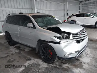 2013 Toyota Highlander Limited z VIN 5TDDK3EH3DS175566, wystawiony jako IAAI lot #42240985 z przebiegiem 301 564 mil mil oraz . Historia ofert i sprzedaży dostępna na DreamBid. Obrazek 1.