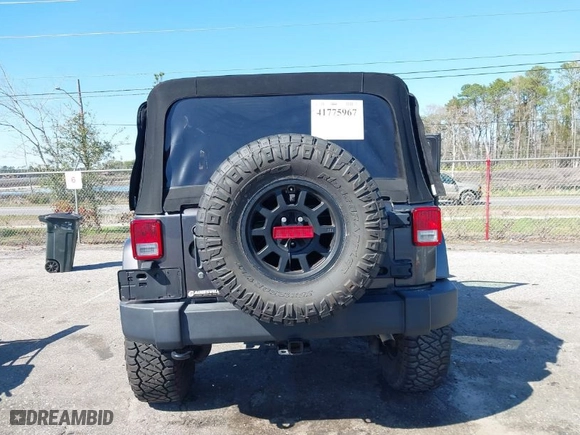 2018 Jeep Wrangler JK Unlimited Rubicon Recon with VIN 1C4HJWFG1JL840294, listed as a IAAI auction lot 41775967 with NaN miles. Bid and sale history available at carsss.com. Image 16.