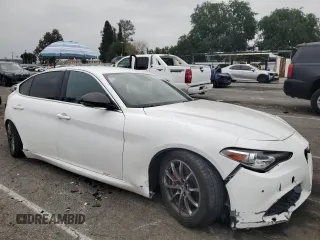 2019 Alfa Romeo Giulia z VIN ZARFAMAN6K7598202, wystawiony jako Copart lot #50883345 z przebiegiem Nie podano mil oraz Szkoda całkowita • Salvage title. Historia ofert i sprzedaży dostępna na DreamBid. Obrazek 4.