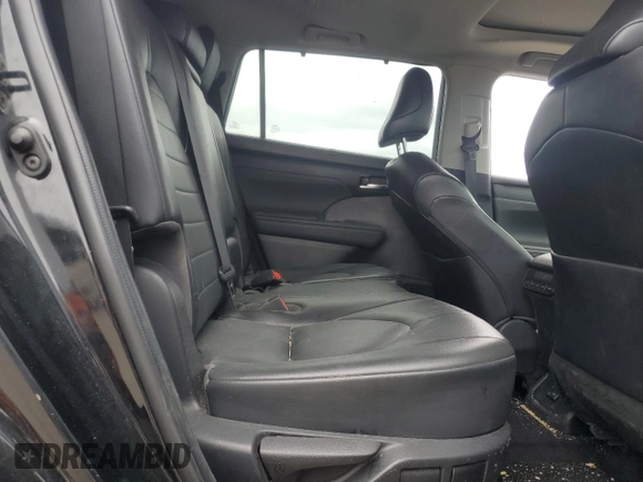 2022 Toyota Highlander XLE with VIN 5TDGZRBH0NS204460, listed as a Copart auction lot 61422635 with 67,880 mi miles and Salvage title. Bid and sale history available at DreamBid. Image 11.