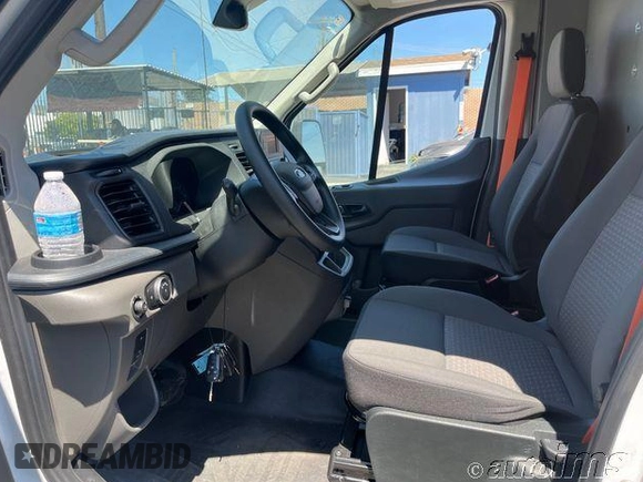 2023 Ford Transit Cargo z VIN 1FTBR1X80PKC02609, wystawiony jako IAAI lot #42845487 z przebiegiem 6 879 mil mil oraz . Historia ofert i sprzedaży dostępna na DreamBid. Obrazek 6.