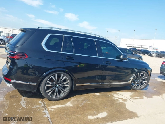 2025 BMW X7 xDrive40i with VIN 5UX23EM01S9X70776, listed as a IAAI auction lot 41653829 with 3,005 mi miles. Bid and sale history available at carsss.com. Image 13.
