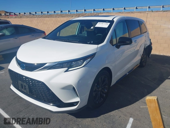 2024 Toyota Sienna XSE with VIN 5TDXRKEC4RS200263, listed as a IAAI auction lot 41287328 with 13,948 mi miles. Bid and sale history available at carsss.com. Image 17.