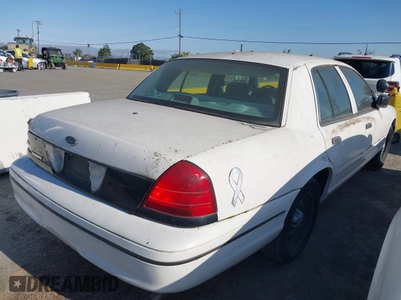 2000 Ford Crown Victoria Police Interceptor z VIN 2FAFP71W7YX104263, wystawiony jako IAAI lot #42442496 z przebiegiem 153 064 mil mil oraz . Historia ofert i sprzedaży dostępna na DreamBid. Obrazek 4.