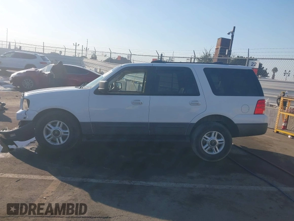 2003 Ford Expedition Special Service with VIN 1FMPU16LX3LB18730, listed as a IAAI auction lot 41291375 with 203,841 mi miles. Bid and sale history available at carsss.com. Image 14.