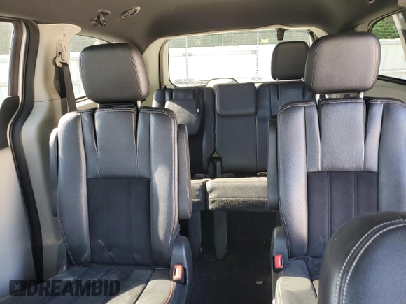 2018 Dodge Grand Caravan SXT z VIN 2C4RDGCG5JR307118, wystawiony jako Copart lot #53602125 z przebiegiem 119 846 mil mil oraz Szkoda całkowita • Salvage title. Historia ofert i sprzedaży dostępna na DreamBid. Obrazek 10.