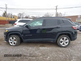 2018 Jeep Compass Latitude with VIN 3C4NJDBB7JT373582, listed as a IAAI auction lot 41728122 with 111,411 mi miles. Bid and sale history available at carsss.com. Image 14.