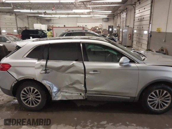 2017 Lincoln MKX Select with VIN 2LMPJ8KR5HBL30586, listed as a IAAI auction lot 41749741 with 64,172 mi miles. Bid and sale history available at carsss.com. Image 13.