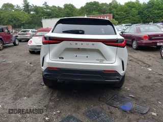2024 Lexus NX 350 Premium z VIN 2T2GGCEZXRC052446, wystawiony jako IAAI lot #42538124 z przebiegiem 4 321 mil mil oraz . Historia ofert i sprzedaży dostępna na DreamBid. Obrazek 17.