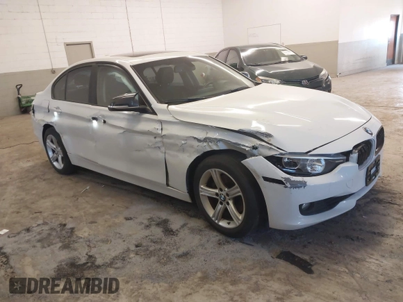 2015 BMW 3 Series 328i xDrive z VIN WBA3B5C57FF960592, wystawiony jako IAAI lot #41625697 z przebiegiem 128 301 mil mil oraz . Historia ofert i sprzedaży dostępna na DreamBid. Obrazek 1.