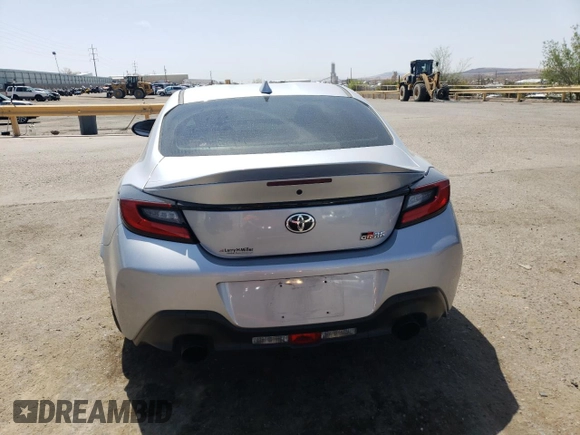 2024 Toyota 86 Premium z VIN JF1ZNBE15R9756816, wystawiony jako Copart lot #52430055 z przebiegiem 5 010 mil mil oraz Szkoda całkowita • Salvage title. Historia ofert i sprzedaży dostępna na DreamBid. Obrazek 6.