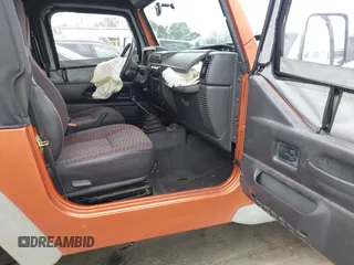 2000 Jeep Wrangler SE with VIN 1J4FA29P2YP804574, listed as a IAAI auction lot 41723297 with 172,991 mi miles. Bid and sale history available at carsss.com. Image 5.