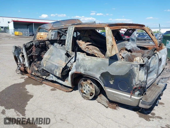 1999 Chevrolet Tahoe Z71 z VIN 1GNEK13R3XJ455517, wystawiony jako IAAI lot #39726972 z przebiegiem Nie podano mil oraz . Historia ofert i sprzedaży dostępna na DreamBid. Obrazek 3.