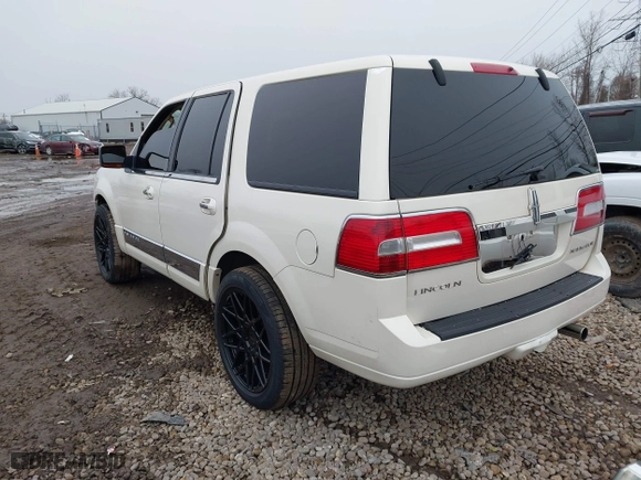 2007 Lincoln Navigator with VIN 5LMFU28567LJ13270, listed as a IAAI auction lot 41537706 with 206,707 mi miles. Bid and sale history available at carsss.com. Image 3.