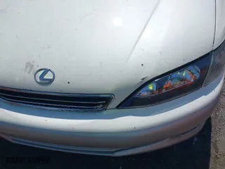 2001 Lexus ES 300 with VIN JT8BF28G510315428, listed as a IAAI auction lot 41936510 with 218,334 mi miles. Bid and sale history available at carsss.com. Image 6.
