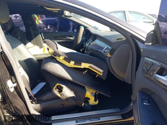 2014 Mercedes-Benz CLS-Class CLS 550 with VIN WDDLJ7DB3EA117402, listed as a IAAI auction lot 41171927 with 146,038 mi miles. Bid and sale history available at carsss.com. Image 5.