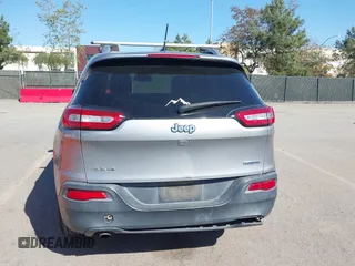 2015 Jeep Cherokee Latitude z VIN 1C4PJMCB0FW749323, wystawiony jako IAAI lot #41852102 z przebiegiem 162 060 mil mil oraz . Historia ofert i sprzedaży dostępna na DreamBid. Obrazek 16.