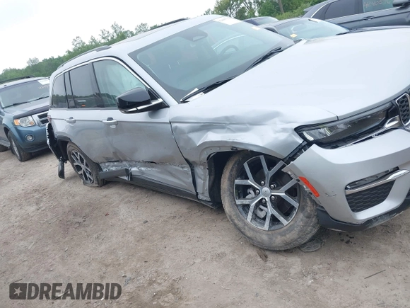 2024 Jeep Grand Cherokee Limited with VIN 1C4RJHBG5RC679868, listed as a IAAI auction lot 42409712 with 21,035 mi miles and . Bid and sale history available at DreamBid. Image 6.