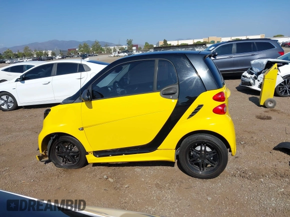 2015 Smart fortwo Passion с VIN WMEEJ3BA4FK807372, выставлен на аукционе IAAI как лот 42586849 с пробегом 229 904 миль миль и . История ставок и продаж доступна на DreamBid. Изображение 15.