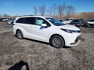 2024 Toyota Sienna LE with VIN 5TDBSKFC9RS138713, listed as a Copart auction lot 43769795 with 10 mi miles and Salvage Title. Bid and sale history available at carsss.com. Image 3.