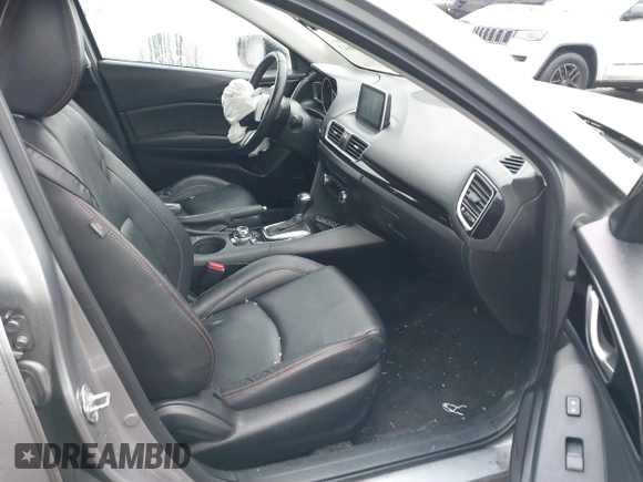 2016 Mazda 3 i Grand Touring z VIN 3MZBM1X74GM245295, wystawiony jako IAAI lot #41079843 z przebiegiem 183 480 mil mil oraz . Historia ofert i sprzedaży dostępna na DreamBid. Obrazek 5.