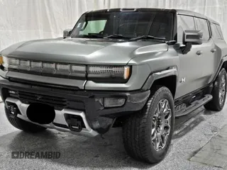2024 GMC Hummer EV 3X with VIN 1GKB0RDC5RU100378, listed as a Copart auction lot 88601235 with 7,986 mi miles and Clean Title. Bid and sale history available at carsss.com. Image 2.