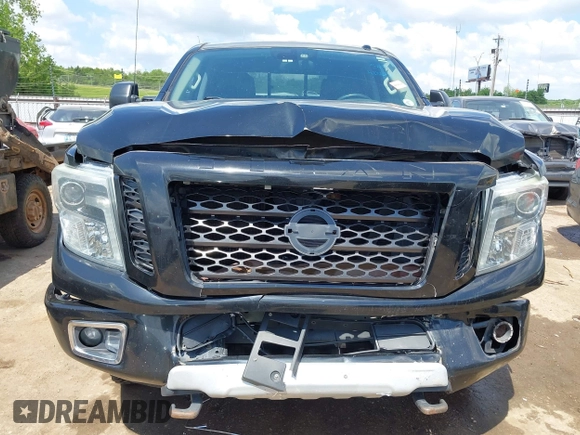 2017 Nissan Titan Platinum Reserve z VIN 1N6AA1F43HN500781, wystawiony jako IAAI lot #42220311 z przebiegiem 133 612 mil mil oraz . Historia ofert i sprzedaży dostępna na DreamBid. Obrazek 12.