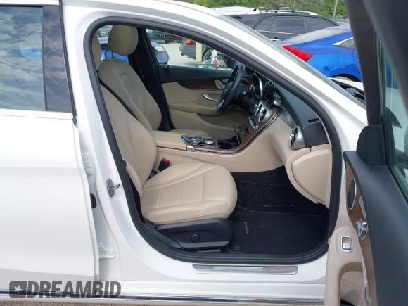 2019 Mercedes-Benz C C 300 with VIN 55SWF8EB9KU311723, listed as a IAAI auction lot 42085916 with 47,780 mi miles. Bid and sale history available at carsss.com. Image 5.