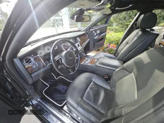 2012 Rolls-Royce Ghost z VIN SCA664L5XCUX65678, wystawiony jako Copart lot #52472415 z przebiegiem 70 892 mil mil oraz Tytuł czysty. Historia ofert i sprzedaży dostępna na DreamBid. Obrazek 5.